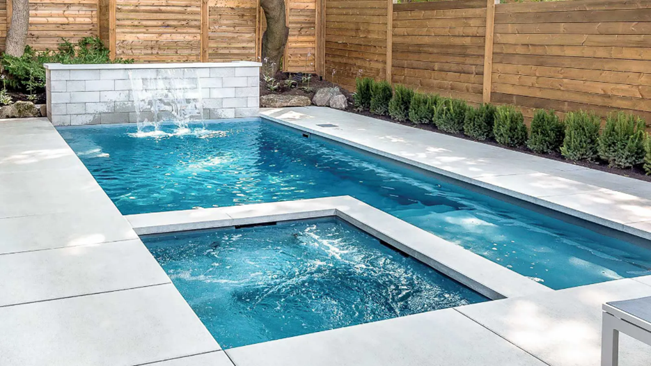 Custom fibreglass swimming pool Robstown TX outdoor space